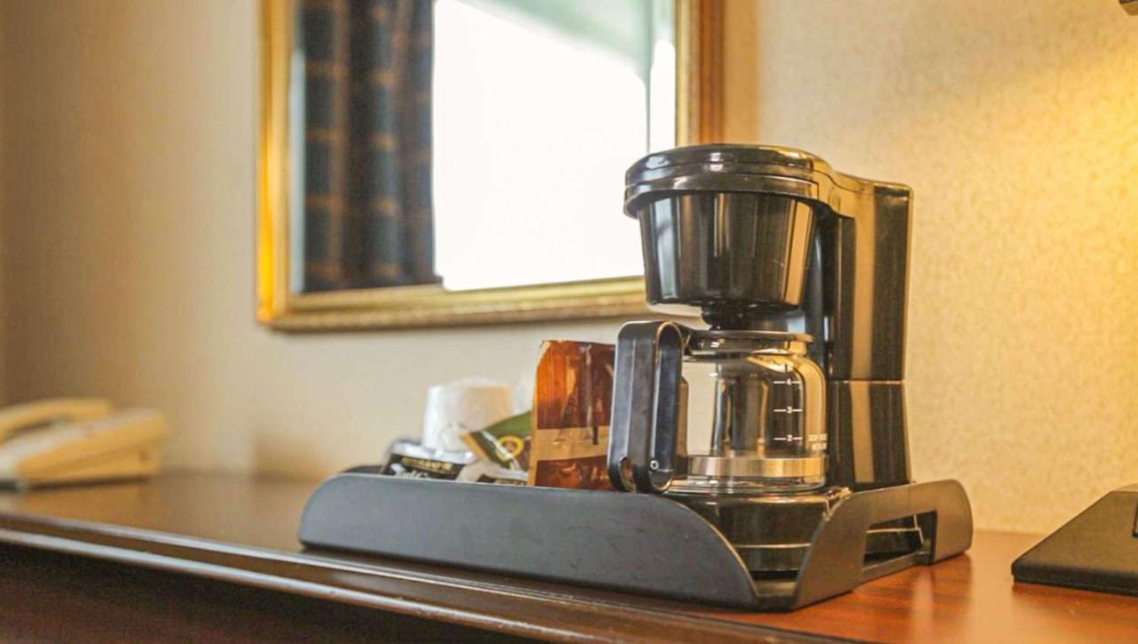 Magnuson Grand & Conference Center Somerset-Bridgewater エクステリア 写真