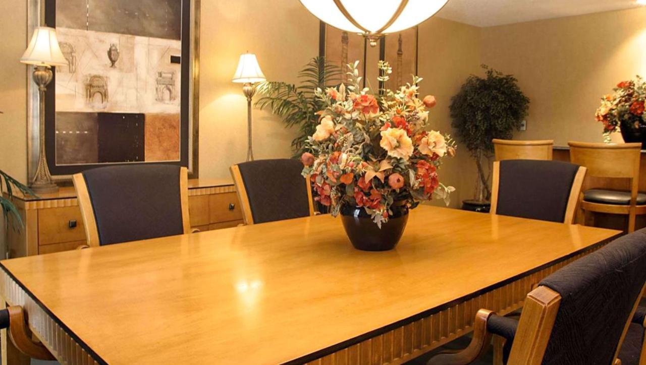 Magnuson Grand & Conference Center Somerset-Bridgewater エクステリア 写真