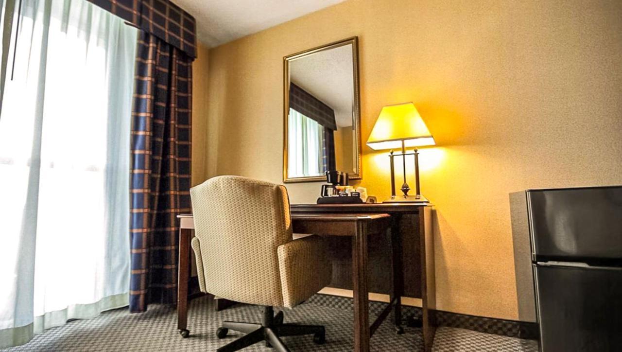 Magnuson Grand & Conference Center Somerset-Bridgewater エクステリア 写真